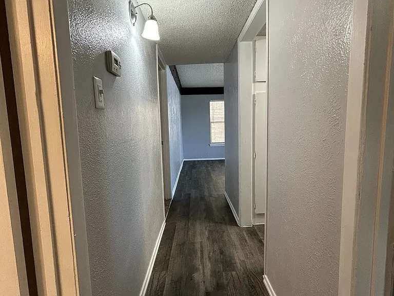 El Jardin Apartments — Photo 8