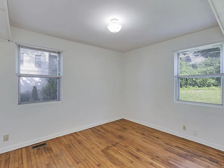 4104 Kimbark Dr — Photo 11