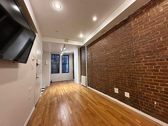 3rd image of 442 W 45th St APT 4E