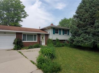 1413 Highview Dr, Perry, IA 50220