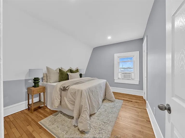 2181 Howard Ave — Photo 12