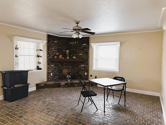 3rd image of 522 Southgate Rd