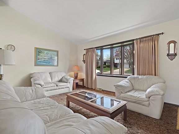 4th image of 2700 Jacquelyn Ln