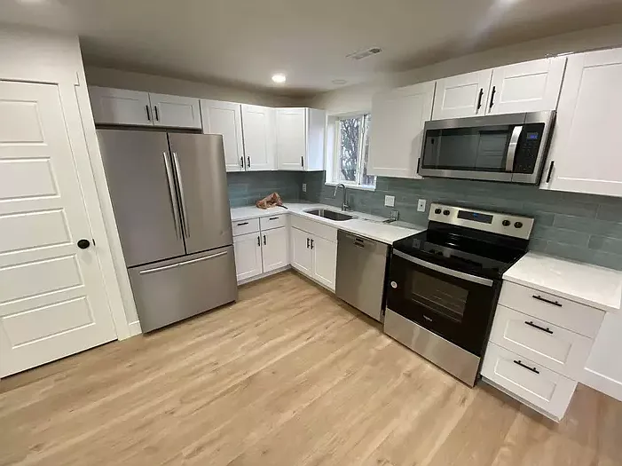 1825 E Vine St — Photo 2