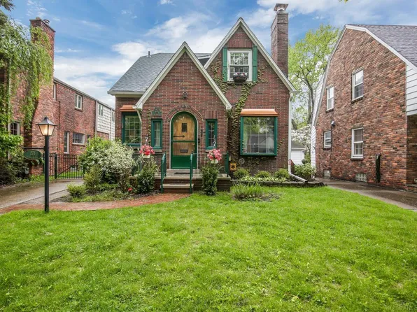 271 Mount Vernon St, Grosse Pointe, MI 48236