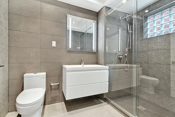 Rented by Halvatzis Realty | media 12