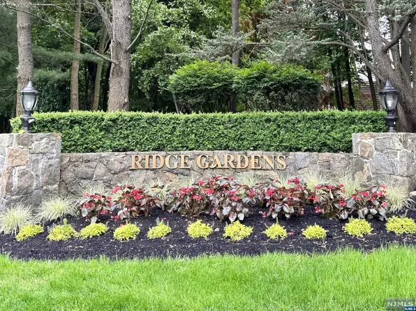 2108 Hawthorne Ln, Mahwah, NJ 07430