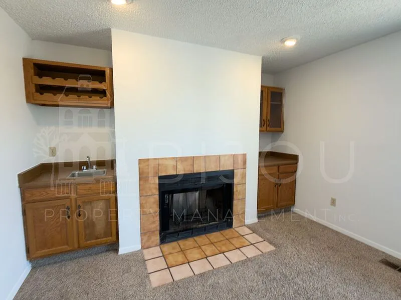 3 bed, 2.0 bath, 1200 sqft, $1,300 — Photo 3