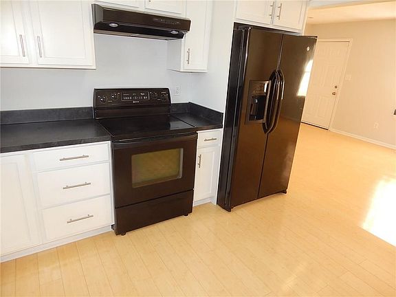 5th image of 186 Lori Cir