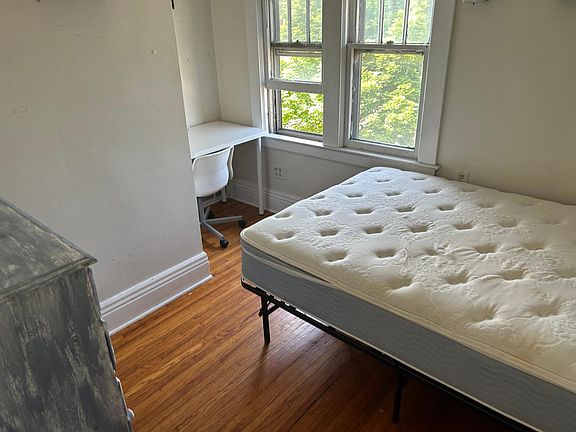 3rd image of 114 Winspear Ave #1