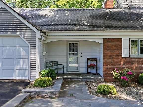 4th image of 9 Pond Side Drive