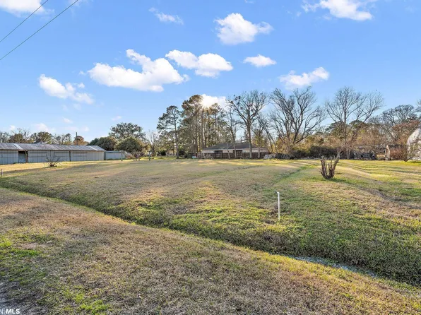 0 8th St #5, Silverhill, AL 36576
