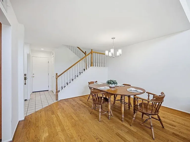 2370 Greenbriar Dr #C — Photo 7