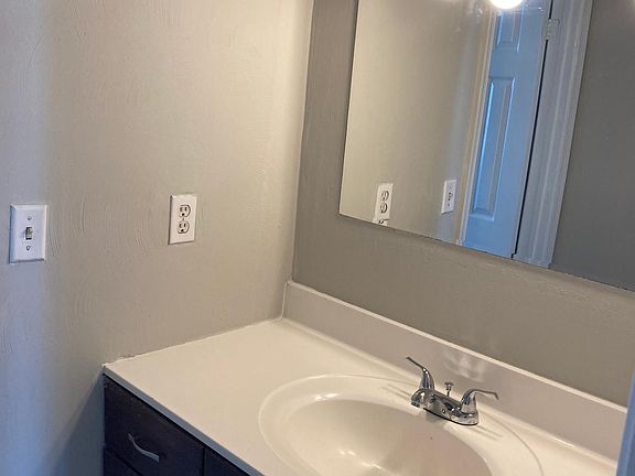 5th image of 3510 Woodburne Dr