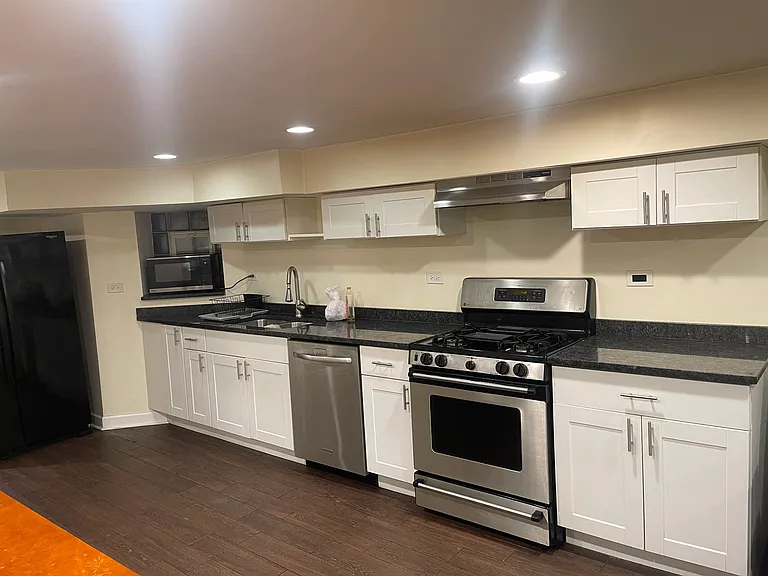 621 N Sawyer Ave — Photo 8