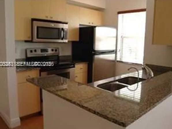 2586 Centergate Dr APT 207, Hollywood, FL 33025