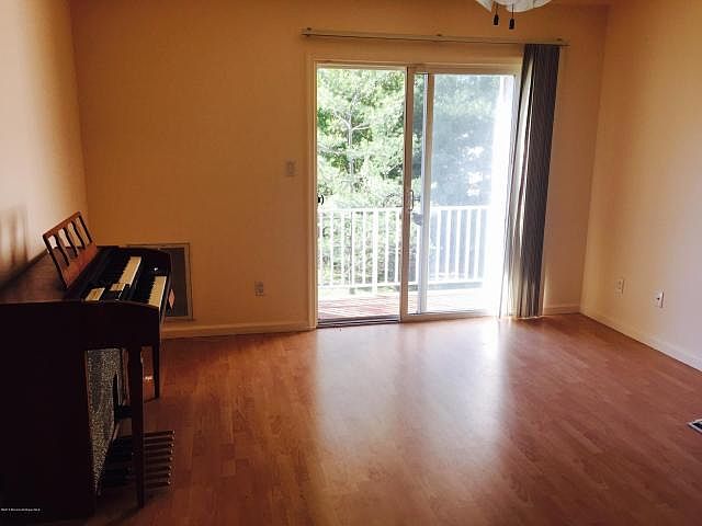 1st image of 216 Wedgewood Cir