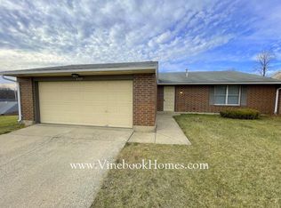 8727 Mardi Gras Dr, Huber Heights, OH 45424
