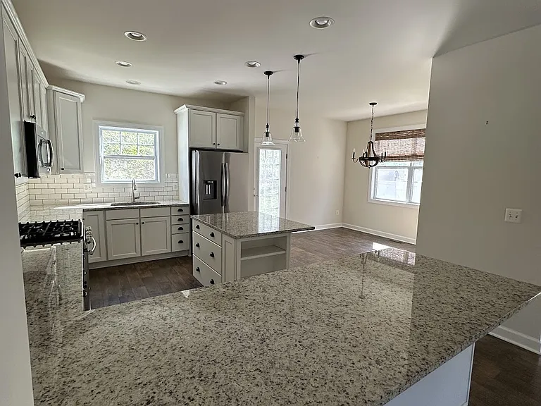 2436 Winthrop Dr — Photo 17