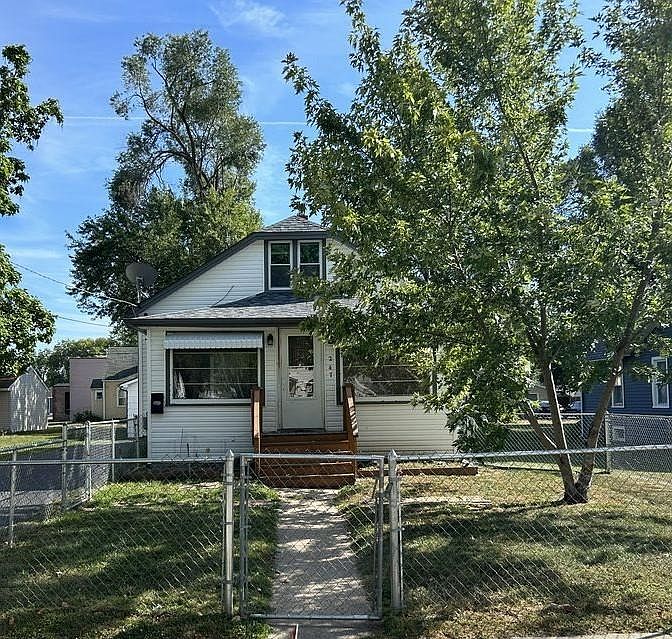 1st image of 247 Sheridan Dr