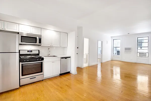 Rented by Cooper & Cooper Real Estate | media 19