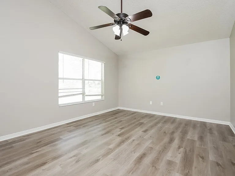 1060 Martin Blvd — Photo 10