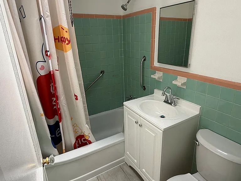 2922 Fanshawe St — Photo 17