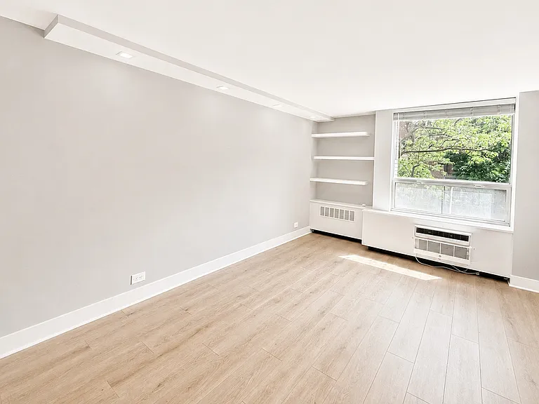 1355 N Sandburg Ter #206D — Photo 13