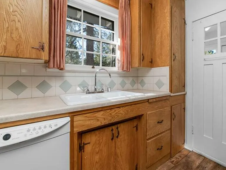 697 Chipmunk Ln — Photo 6