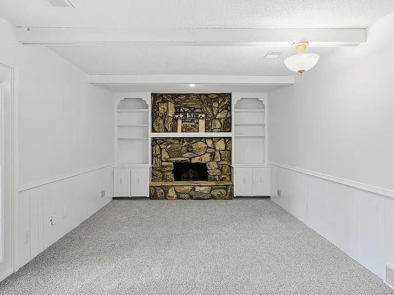 2217 S 164th Cir — Photo 12