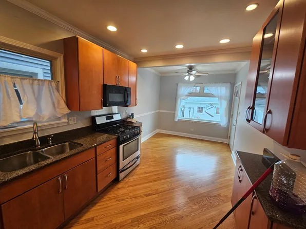 6611 W Schreiber Ave, Chicago, IL 60631