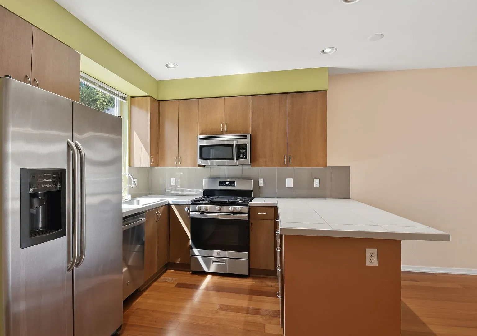 2bd/1.75ba Redmond Townhome — Photo 3