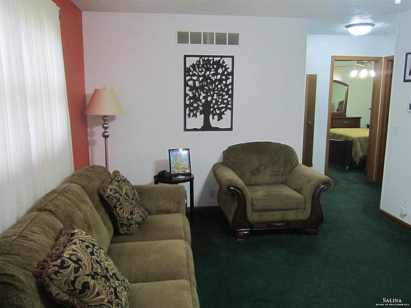 3rd image of 812 Cherokee Dr
