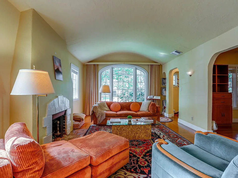 2627 Land Park Dr #ID1546388P