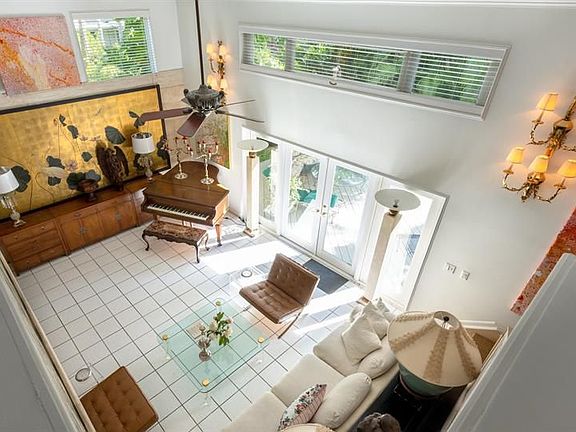 2nd image of 514 SE Atlantic Dr