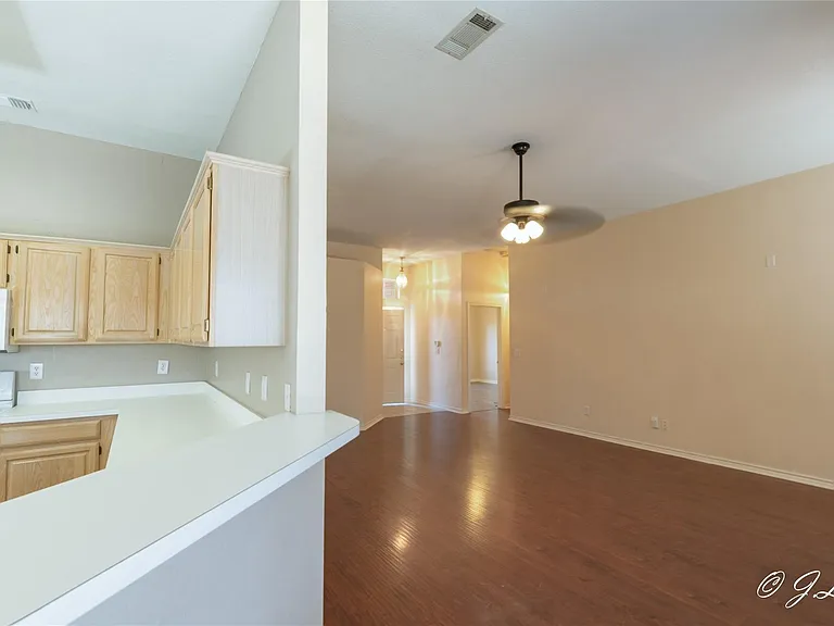 8116 Ship St — Photo 6