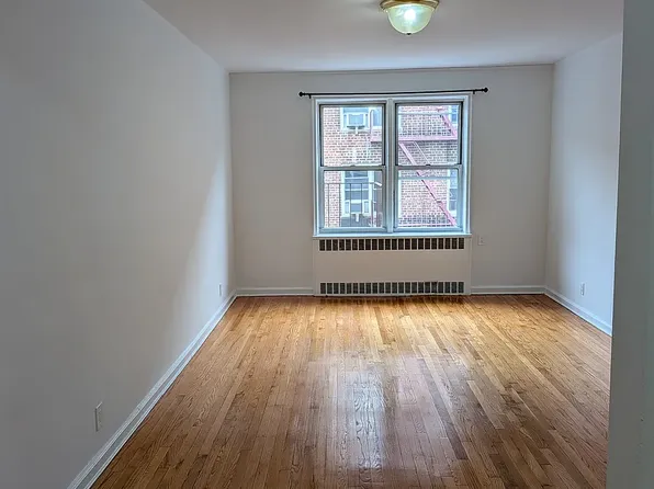 41-15 44th St #2R, Sunnyside, NY 11104