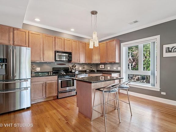 3rd image of 900 W Agatite Ave