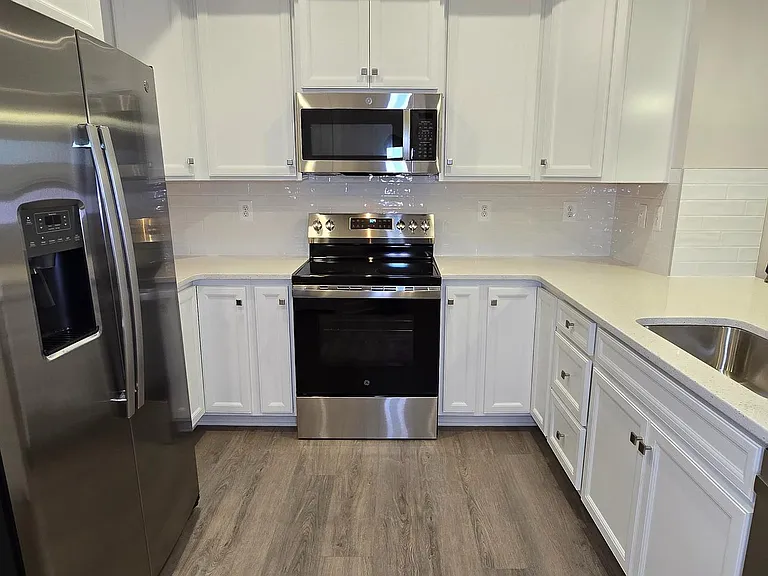 2542A Verona Pl — Photo 8