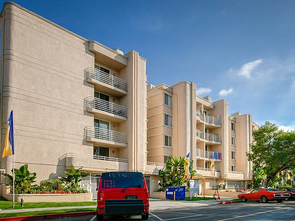 2nd image of 414 S Cloverdale Ave #103