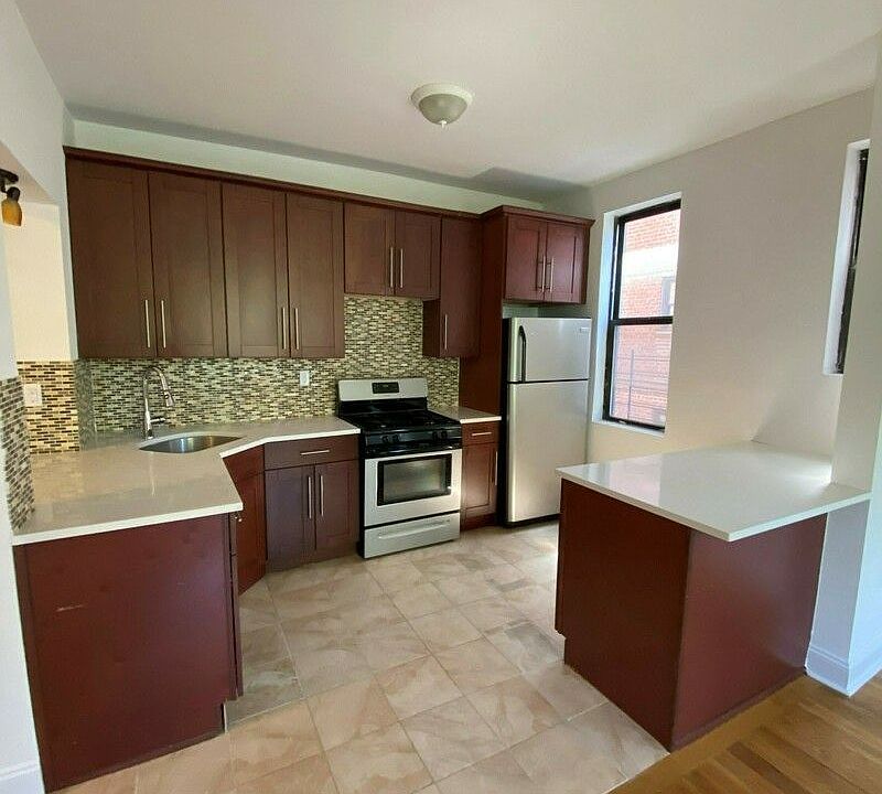 1st image of 170 E 17th St #A2