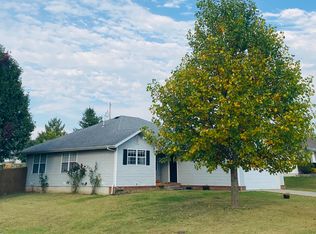 2105 E Lee St, Republic, MO 65738