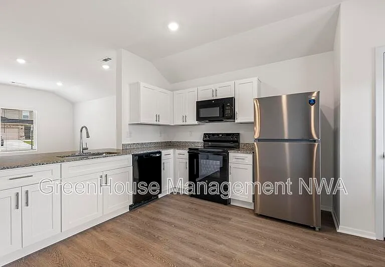 2637 E Gila Way — Photo 7