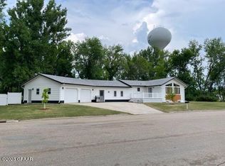 701 5th St W, Park River, ND 58270