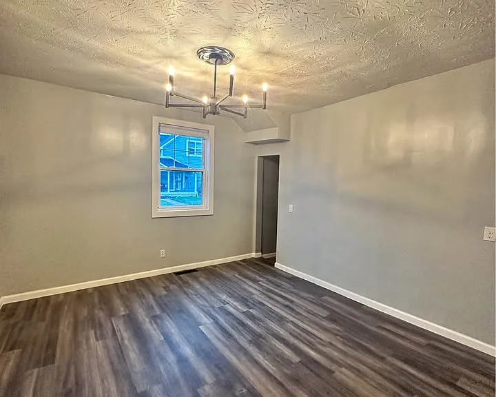 1849 Sugar Grove Ave — Photo 8
