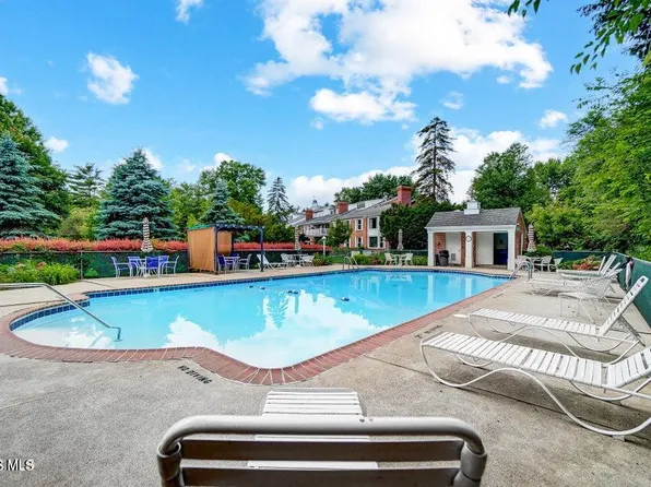 5679 Monroe St #3, Sylvania, OH 43560