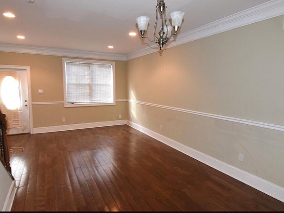 5th image of 1343 Christian St #House4br