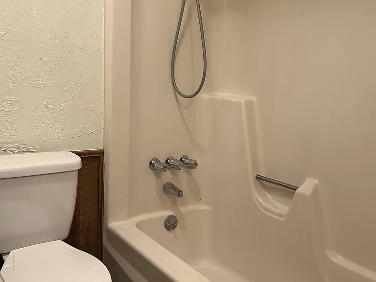 214 Falcon Ct — Photo 16