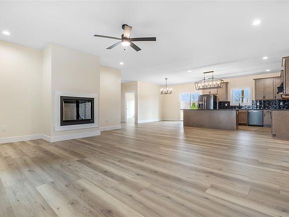 4th image of 3878 Sharpes Garden Rd