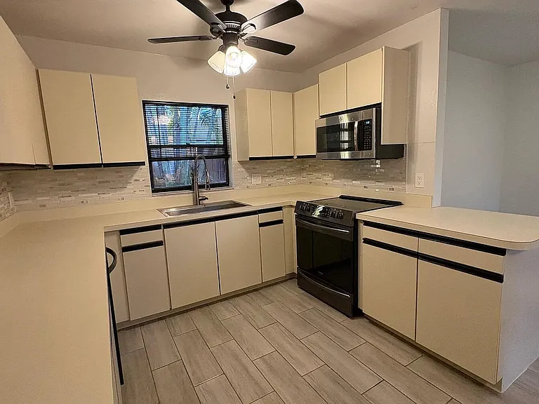 51 Meadows Dr — Photo 8